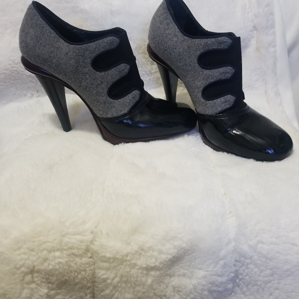 Fedi booties black/grey and a touch of red
